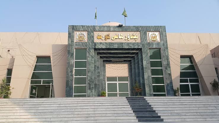 گورنر راج اور ایمرجنسی کے خلاف درخواستوں پر پشاور ہائی کورٹ کے وفاقی حکومت کو نوٹس